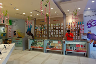 Poorvika Latest Laptops, Gadgets, Mobiles Shop image
